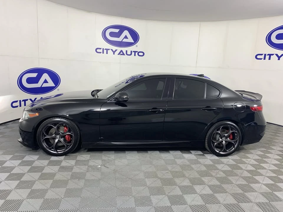 2019 Alfa Romeo Giulia - Image 6 of 20