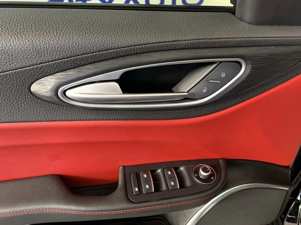 2019 Alfa Romeo Giulia - Image 14 of 20