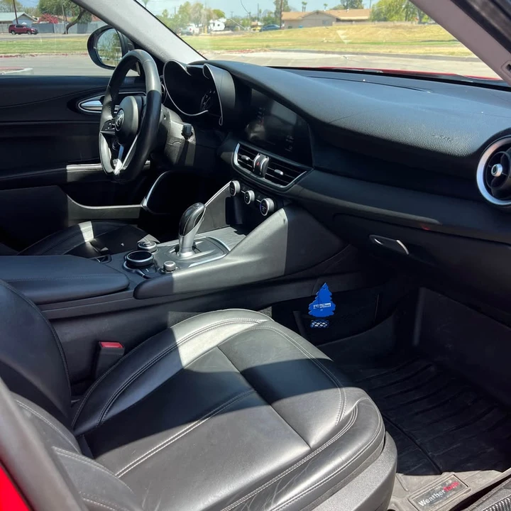 2019 Alfa Romeo Giulia - Image 7 of 8