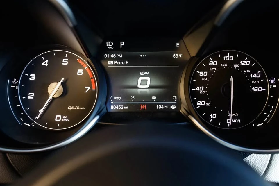 2019 Alfa Romeo Giulia - Image 13 of 17