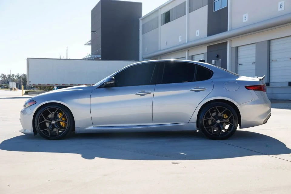 2019 Alfa Romeo Giulia - Image 4 of 17