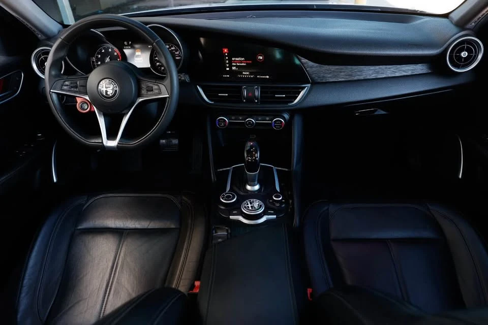 2019 Alfa Romeo Giulia - Image 10 of 17