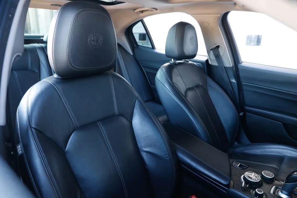 2019 Alfa Romeo Giulia - Image 11 of 17