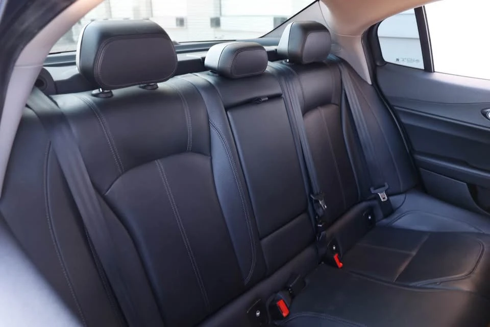 2019 Alfa Romeo Giulia - Image 12 of 17