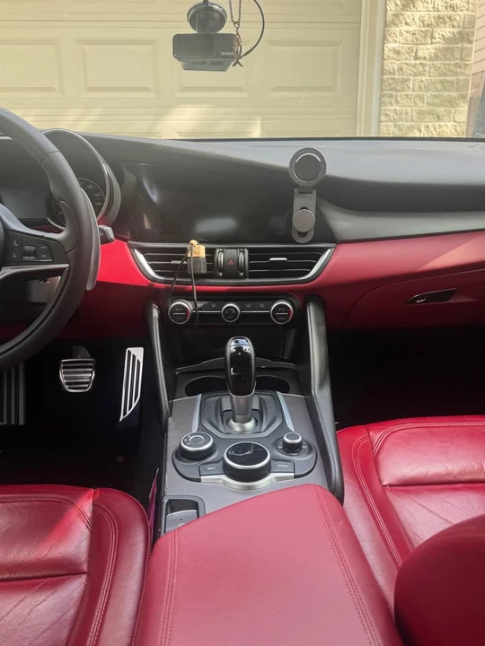 2019 Alfa Romeo Giulia - Image 11 of 13