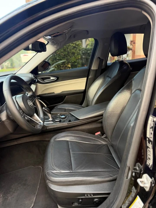 2019 Alfa Romeo Giulia - Image 12 of 15