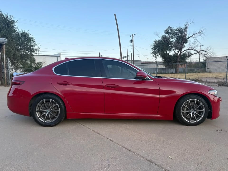 2019 Alfa Romeo Giulia - Image 5 of 15