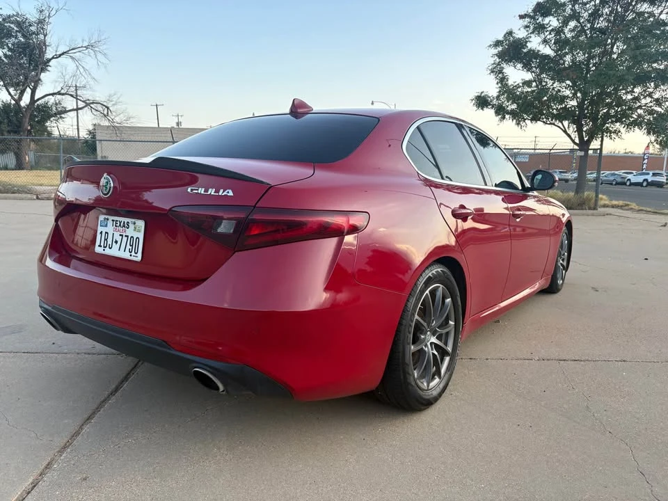 2019 Alfa Romeo Giulia - Image 8 of 15