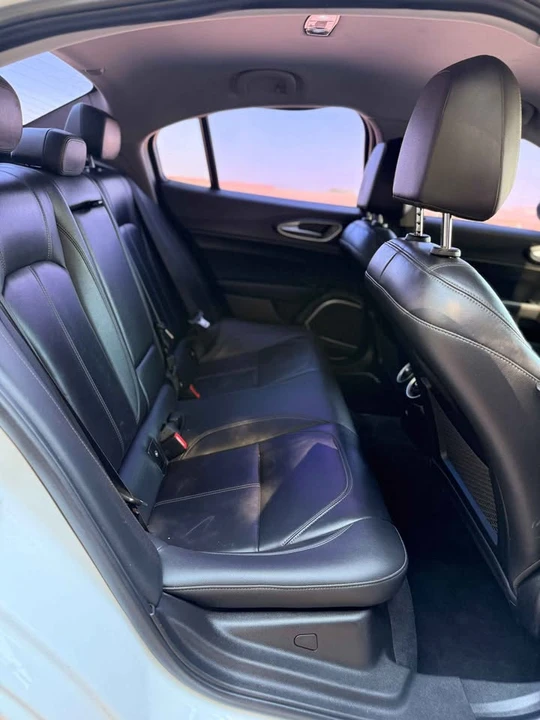 2019 Alfa Romeo Giulia - Image 14 of 20