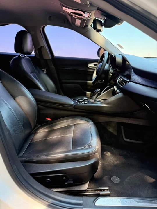2019 Alfa Romeo Giulia - Image 15 of 20