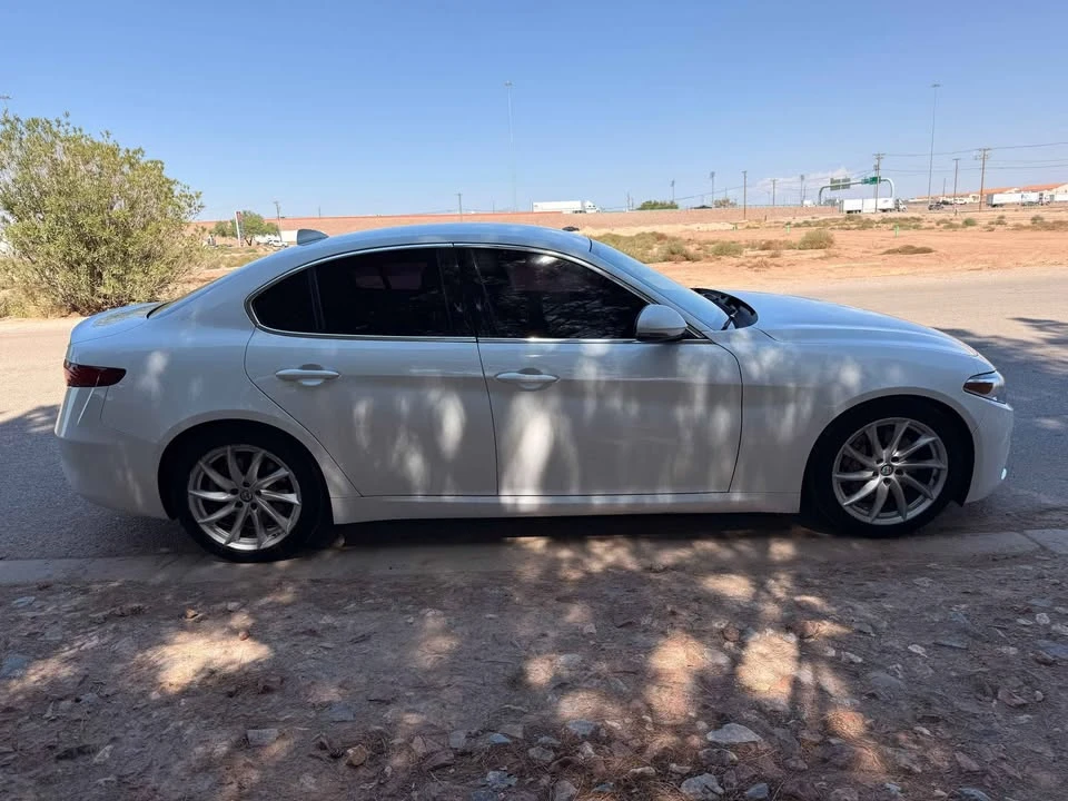 2019 Alfa Romeo Giulia - Image 10 of 20