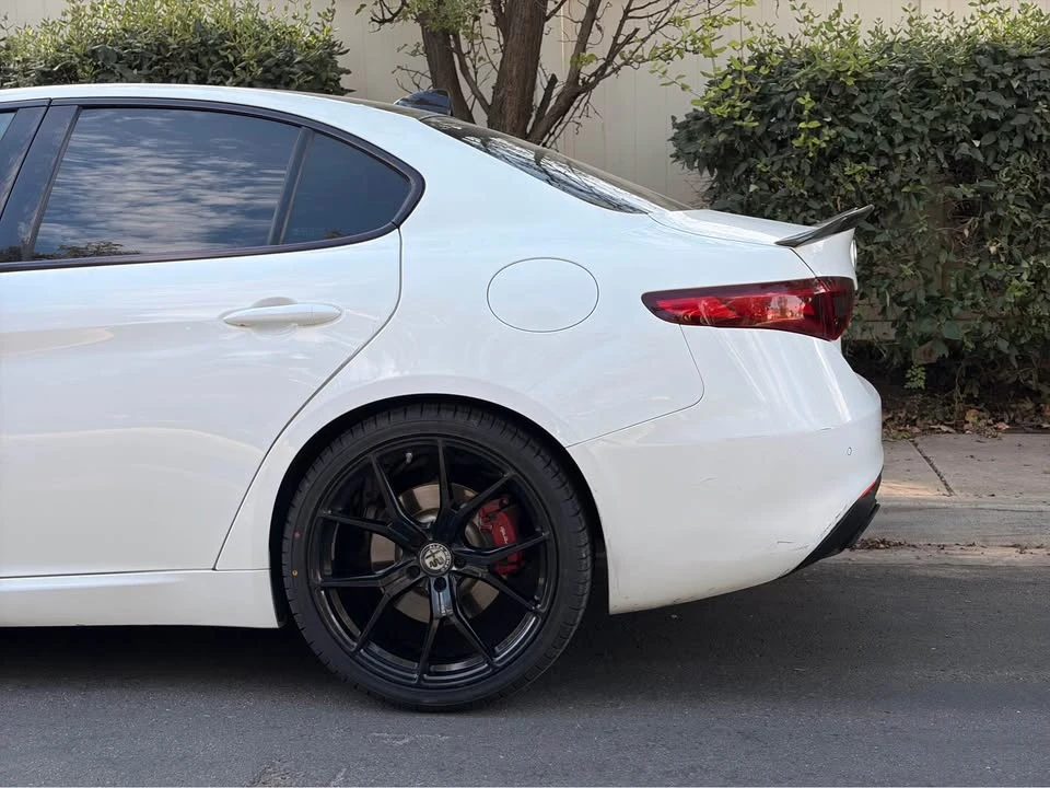 2019 Alfa Romeo Giulia - Image 5 of 14