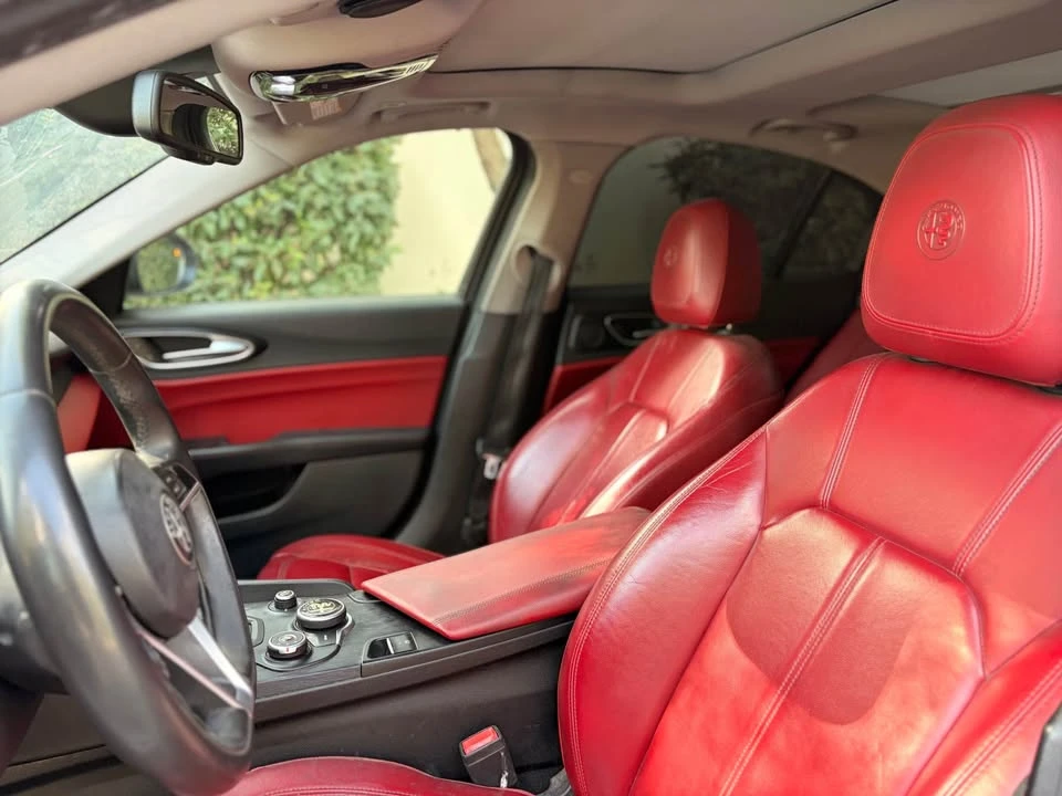 2019 Alfa Romeo Giulia - Image 12 of 14