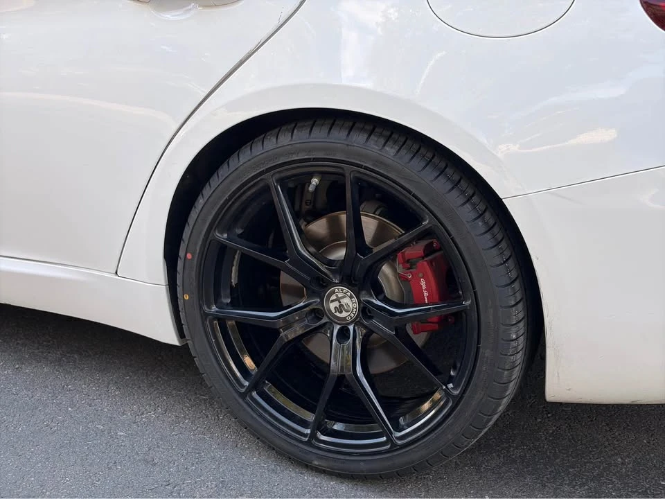 2019 Alfa Romeo Giulia - Image 4 of 14