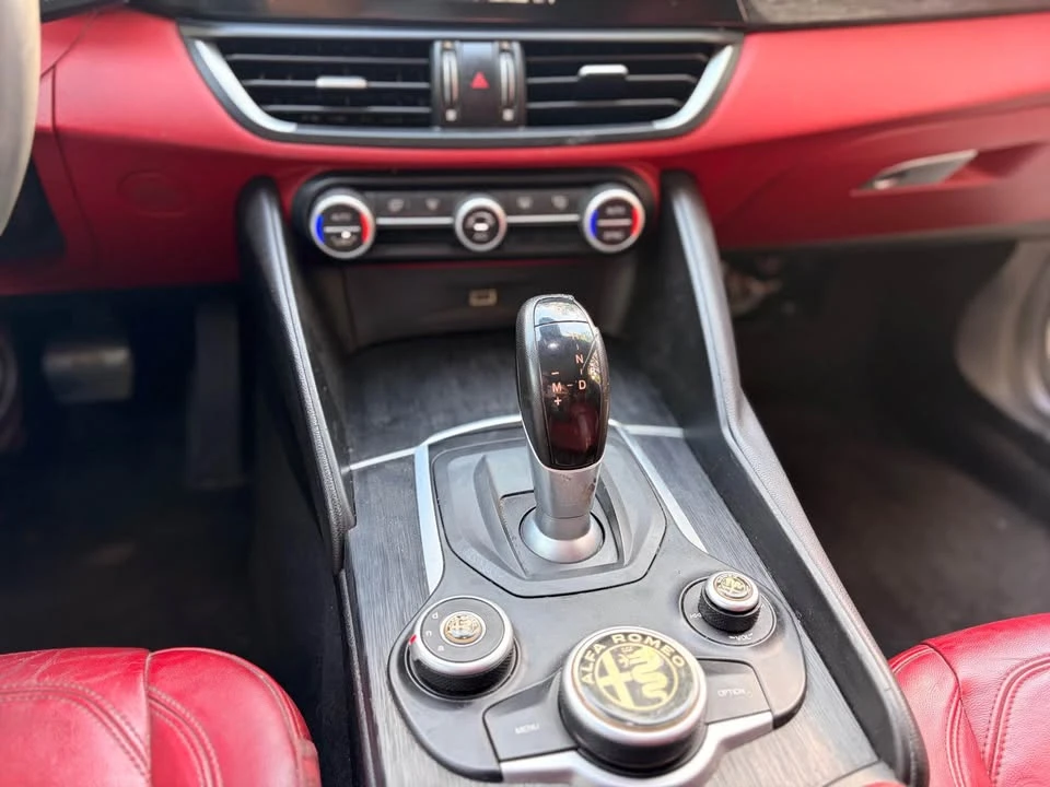 2019 Alfa Romeo Giulia - Image 14 of 14