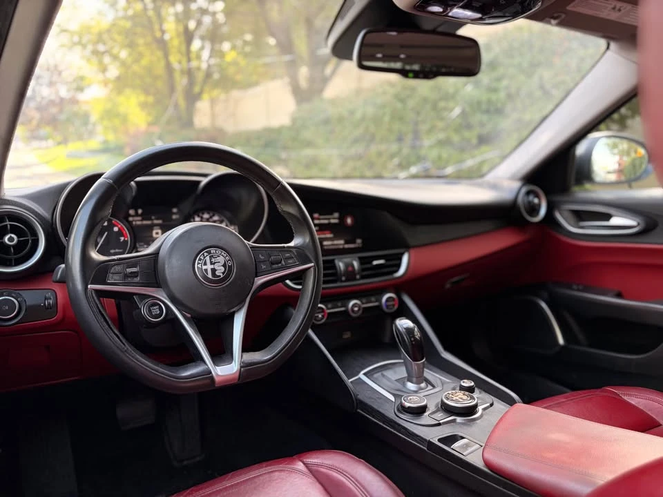 2019 Alfa Romeo Giulia - Image 11 of 14