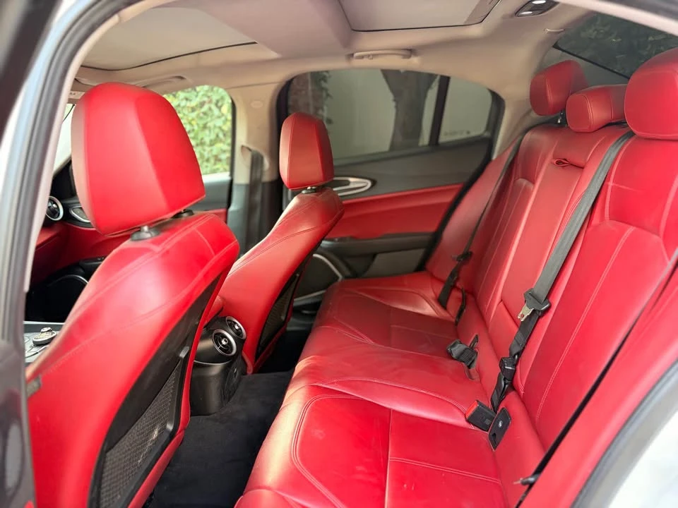 2019 Alfa Romeo Giulia - Image 9 of 14
