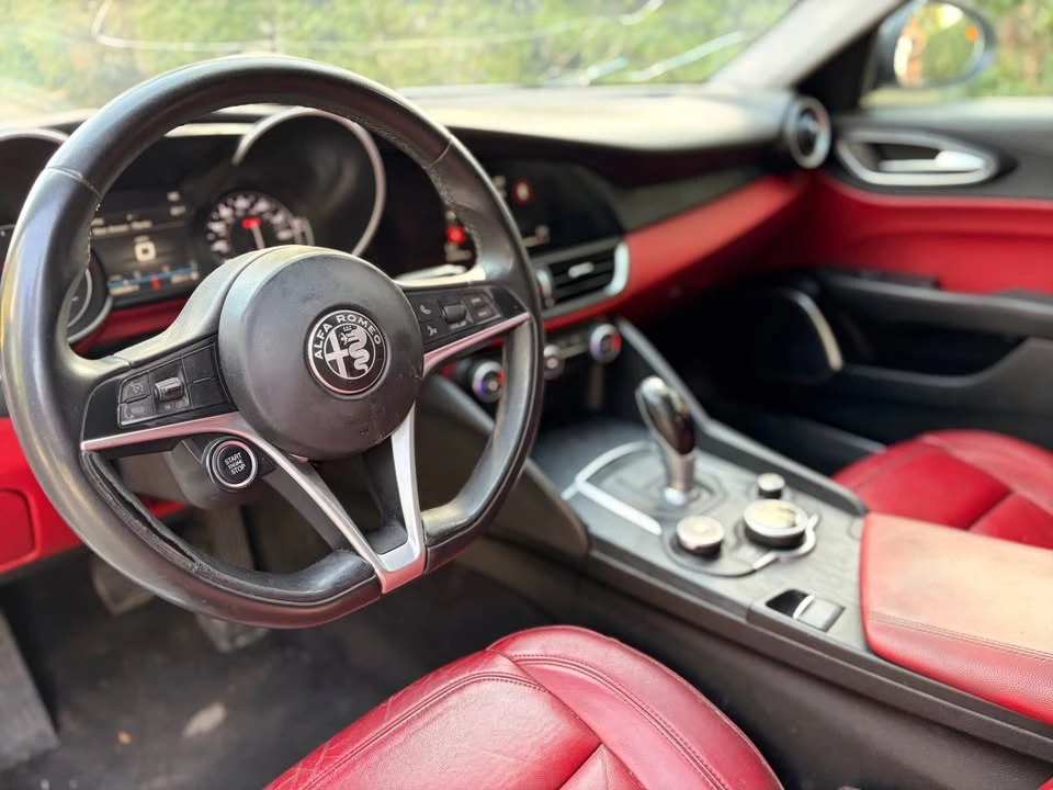 2019 Alfa Romeo Giulia - Image 13 of 14
