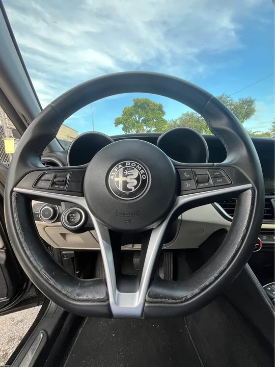 2019 Alfa Romeo Giulia - Image 9 of 10