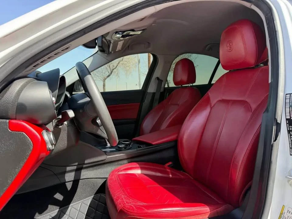 2019 Alfa Romeo Giulia - Image 8 of 9