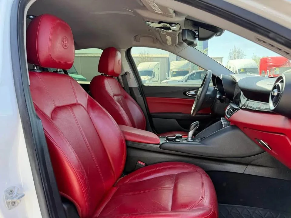 2019 Alfa Romeo Giulia - Image 5 of 9