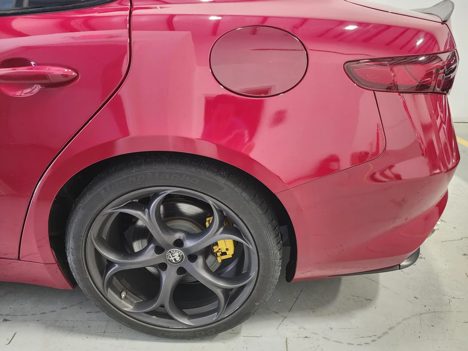 2019 Alfa Romeo Giulia - Image 19 of 31