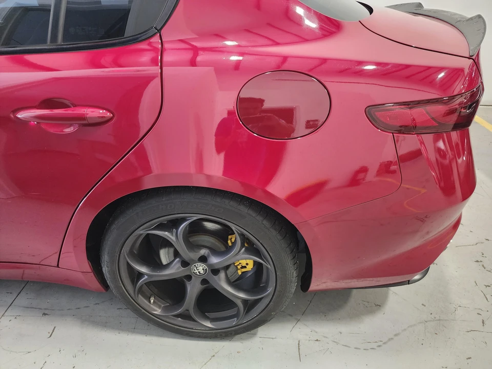 2019 Alfa Romeo Giulia - Image 18 of 31