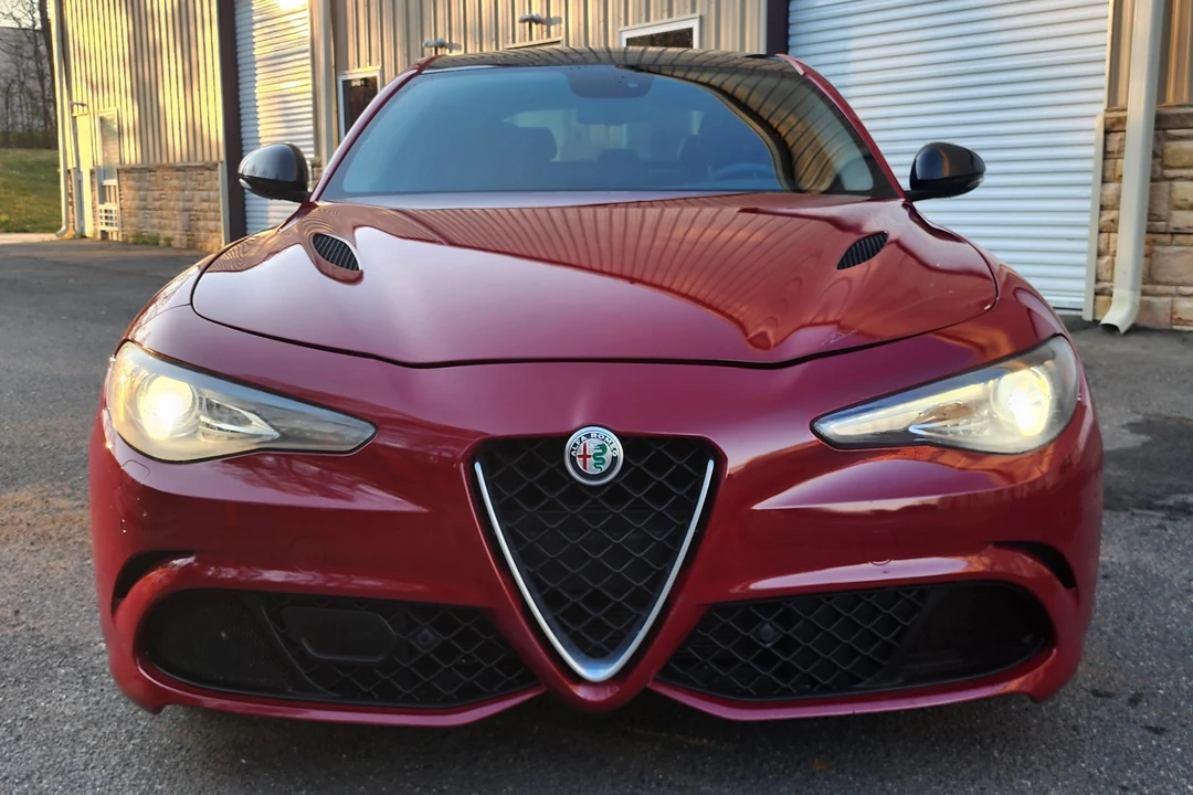 2019 Alfa Romeo Giulia - Image 2 of 31