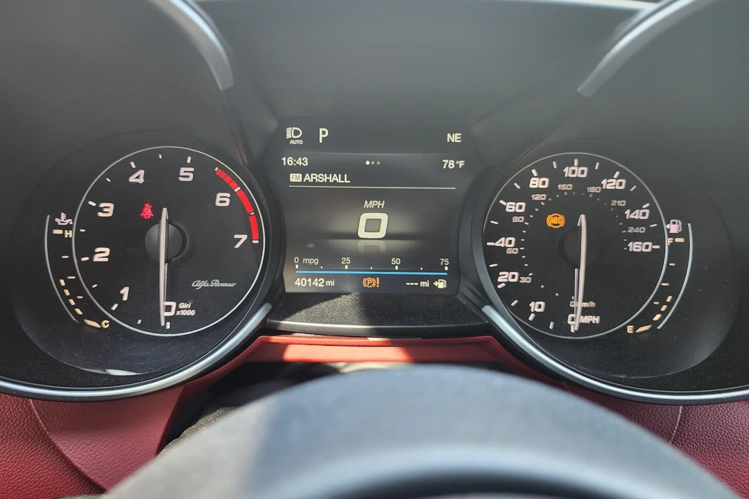 2019 Alfa Romeo Giulia - Image 29 of 31