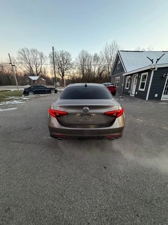 2019 Alfa Romeo Giulia - Image 5 of 10