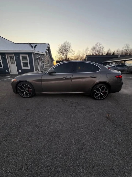 2019 Alfa Romeo Giulia - Image 4 of 10