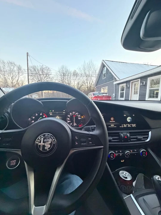 2019 Alfa Romeo Giulia - Image 10 of 10
