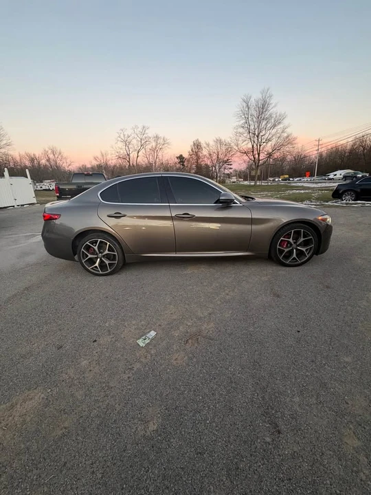 2019 Alfa Romeo Giulia - Image 6 of 10