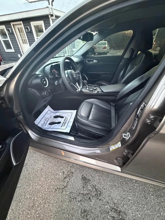2019 Alfa Romeo Giulia - Image 8 of 10