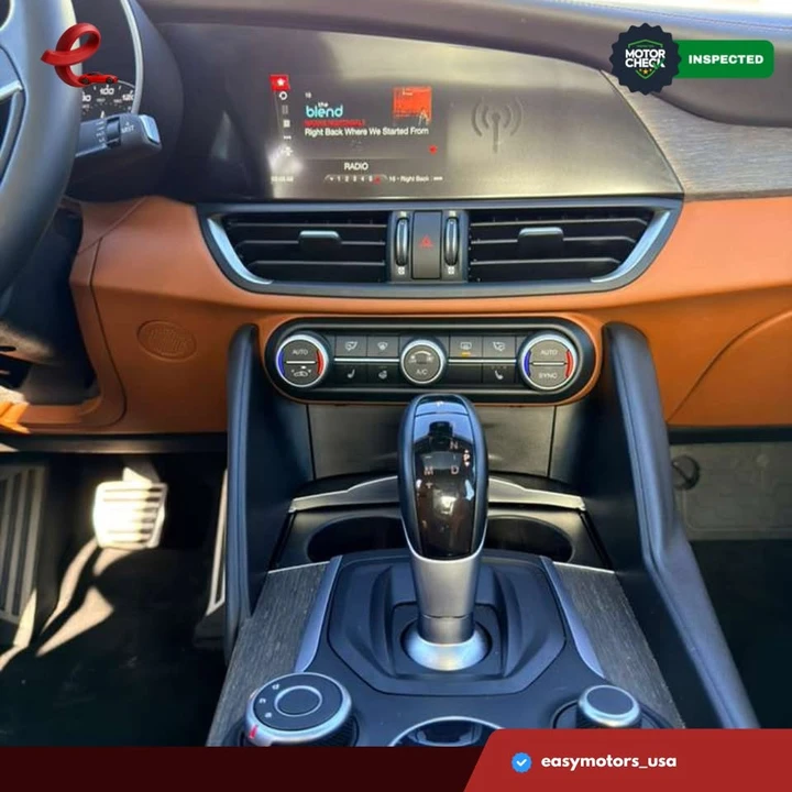 2019 Alfa Romeo Giulia - Image 14 of 19