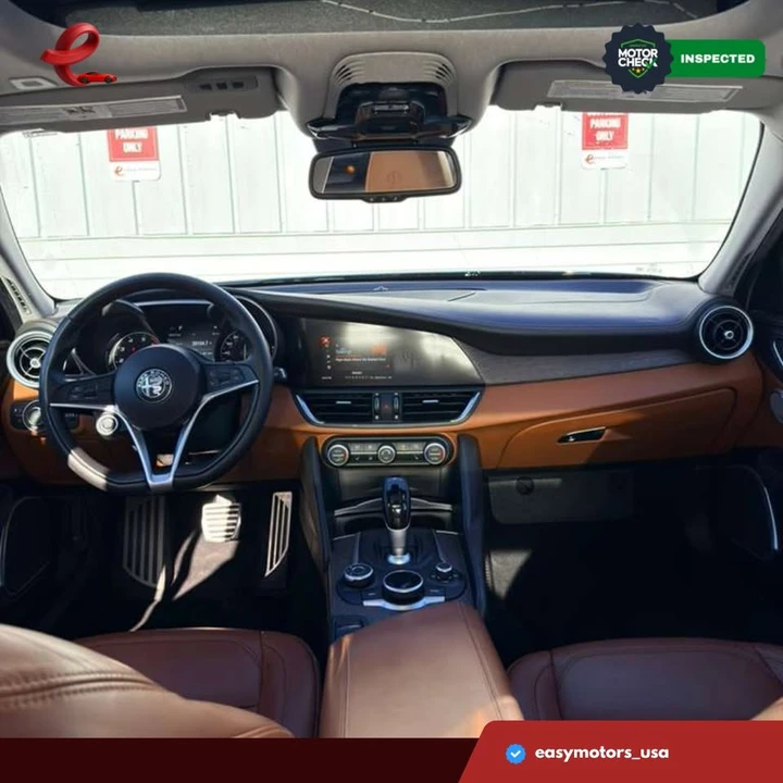 2019 Alfa Romeo Giulia - Image 11 of 19