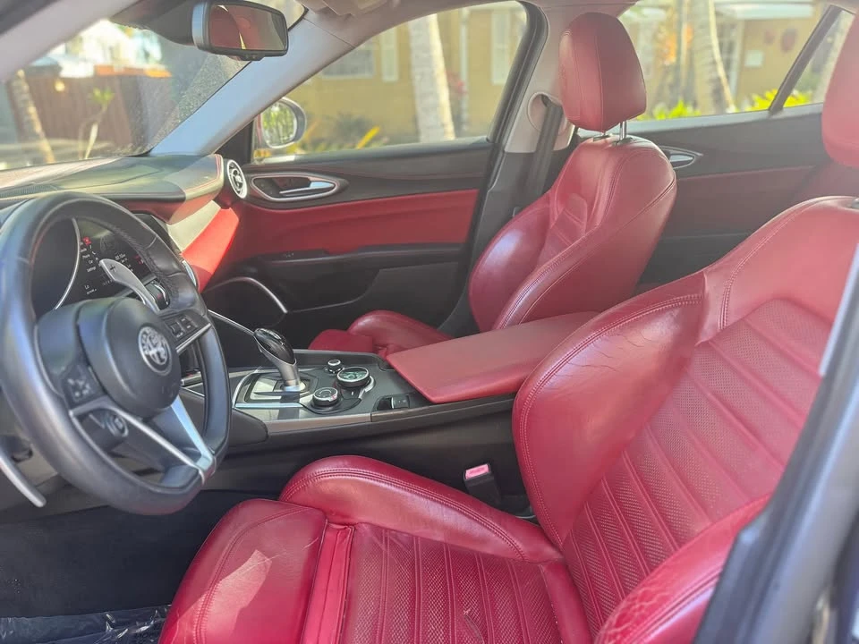 2019 Alfa Romeo Giulia - Image 9 of 13
