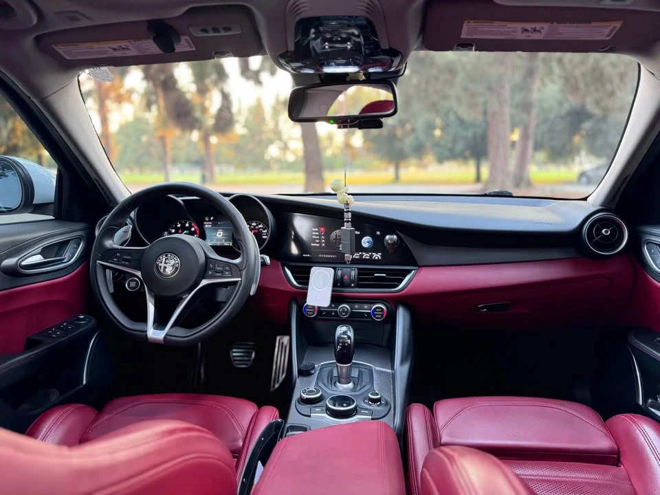 2019 Alfa Romeo Giulia - Image 4 of 9