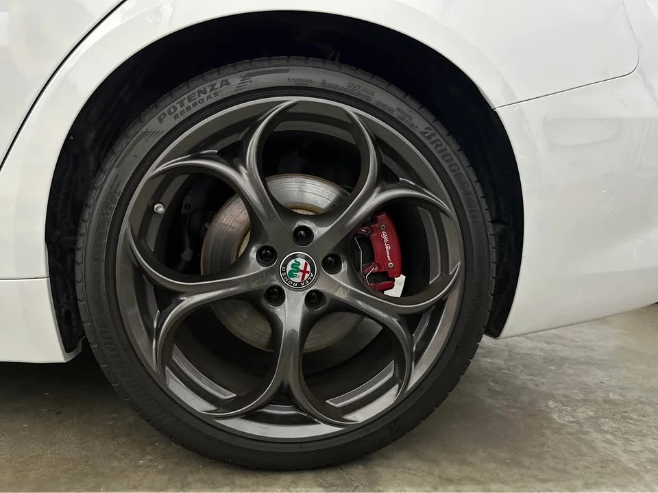 2019 Alfa Romeo Giulia - Image 10 of 19