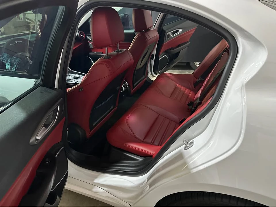 2019 Alfa Romeo Giulia - Image 13 of 19
