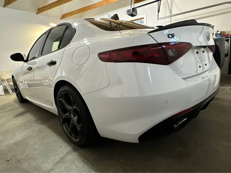 2019 Alfa Romeo Giulia - Image 16 of 19