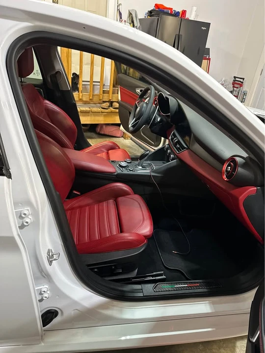 2019 Alfa Romeo Giulia - Image 14 of 19