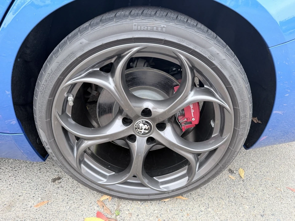 2019 Alfa Romeo Giulia - Image 13 of 24