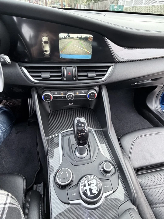 2019 Alfa Romeo Giulia - Image 18 of 24