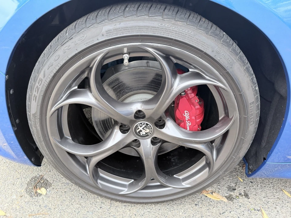 2019 Alfa Romeo Giulia - Image 14 of 24