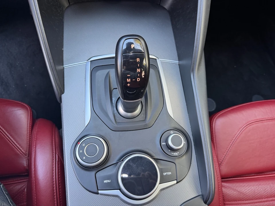 2019 Alfa Romeo Giulia - Image 16 of 21