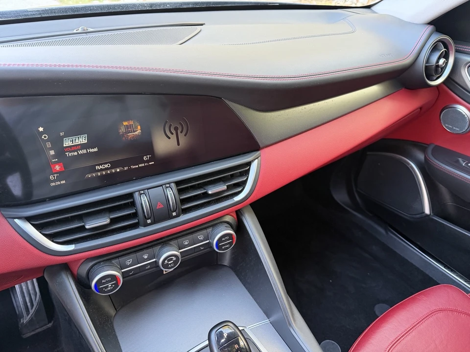 2019 Alfa Romeo Giulia - Image 15 of 21