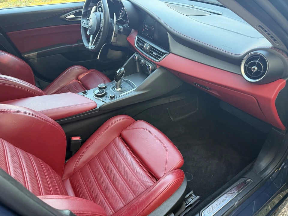 2019 Alfa Romeo Giulia - Image 17 of 21