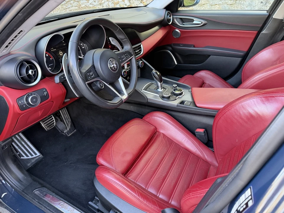 2019 Alfa Romeo Giulia - Image 13 of 21