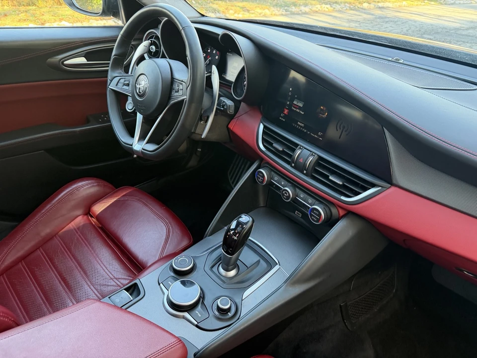 2019 Alfa Romeo Giulia - Image 18 of 21